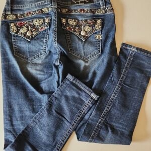 Embellished Blue Jeans. Like New. Mid Skinny. #37